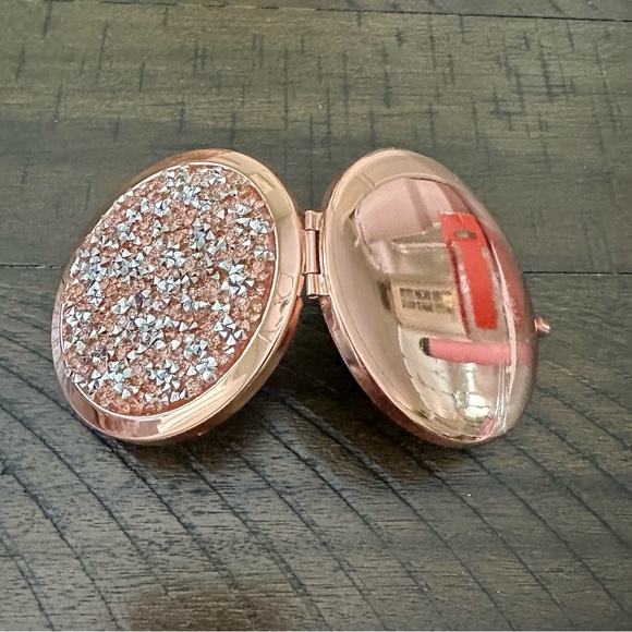 NEW!! Glam Compact Mirror - Picture 7 of 13